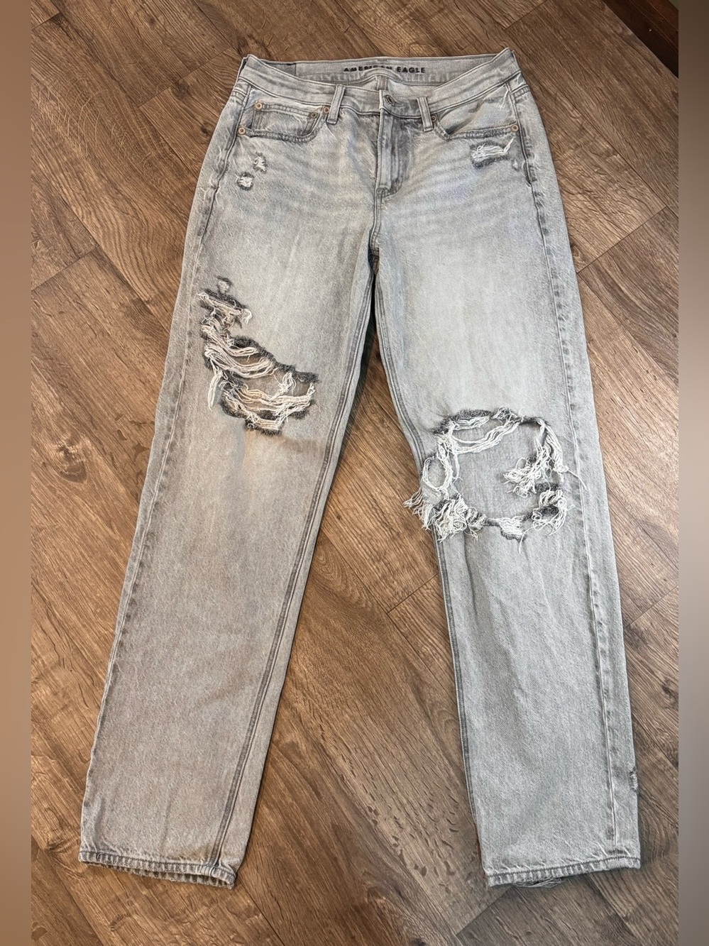 American Eagle Women’s Size 4 Gray 90’s Straight Jeans